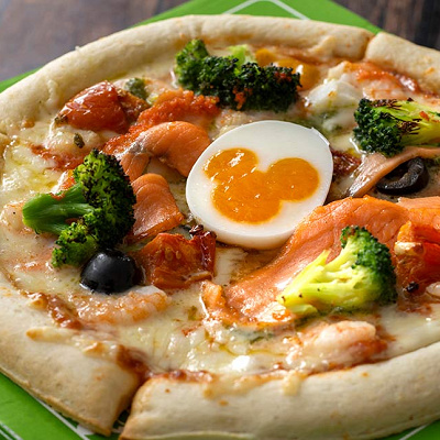 シーフードピッツァ（エッグ＆サーモン）