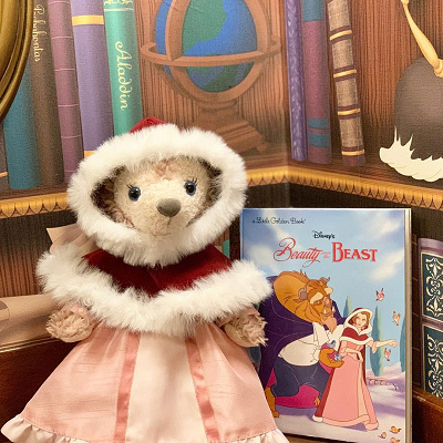 ベルのコスチューム姿のシェリーメイ