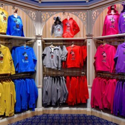 耳付きのシンプルなパーカー