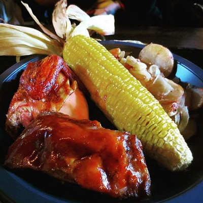 スモークチキンとポークリブ