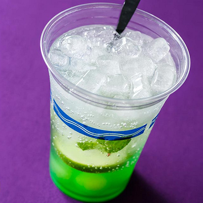 スパークリングカクテル（マスカットリキュール＆グレープ）