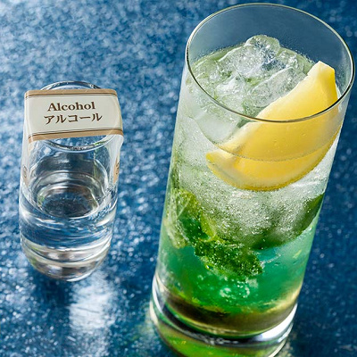 スパークリングカクテル（ラム、トニックウォーター、ライム、ミント）