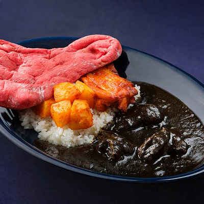 スペシャルビーフカリー、タンドーリチキン添え（辛口）