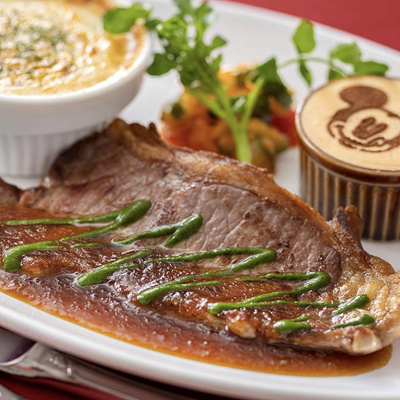 おすすめの秋ディズニーフード：ステーキプレート