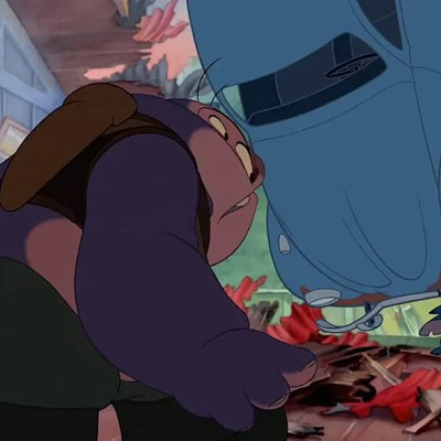 怪力を持つスティッチ