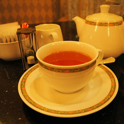 紅茶を飲んでホッとひと息