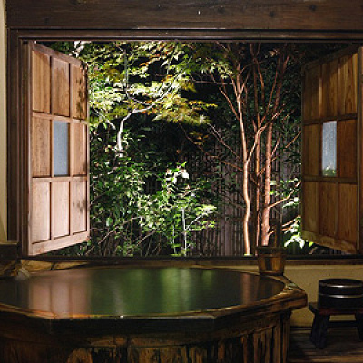 高級感漂う蘇山郷の「たる湯」