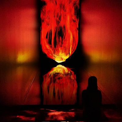 チームラボ『倒景の憑依する炎』