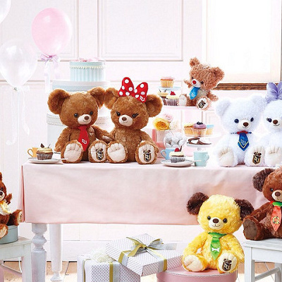 右下のクリーム色のベアがメープル