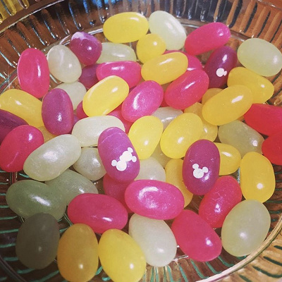 グミキャンディーにはミッキーの柄がちらほら♡