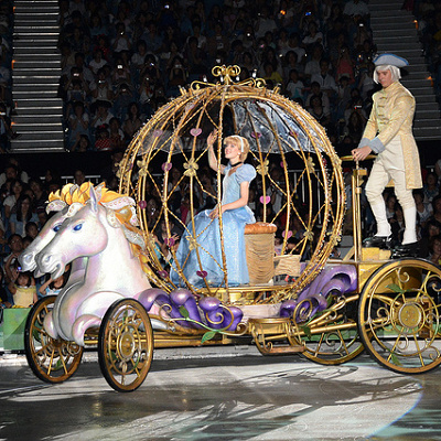 氷の上のパフォーマンスは必見の美しさ