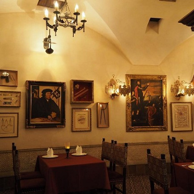 店内にはイタリアで描かれた有名な絵画がたくさん