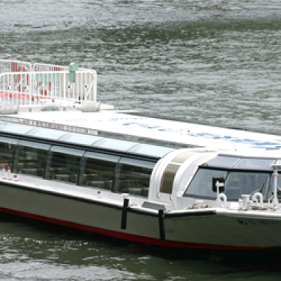 東京水辺ラインの船「さくら・あじさい」