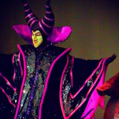 夜の雰囲気とマッチするヴィランズ仮装。