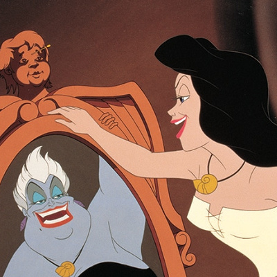 アースラが変身した美女の名前は何？