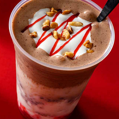 ホイップチョコドリンク（ストロベリー、パンナコッタ、アーモンドミルク）