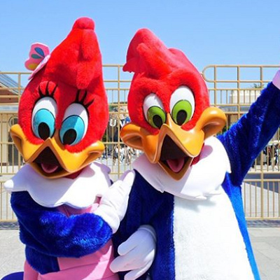 入場ゲートで会えるウッディ・ウッドペッカーとウィニー・ウッドペッカー