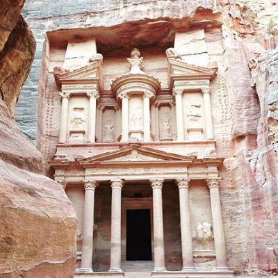 ヘビが嫌いなお茶目なインディが見られる！