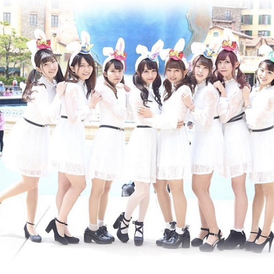 パークで目立つこと間違いなし！白ワンピのグループコーデ