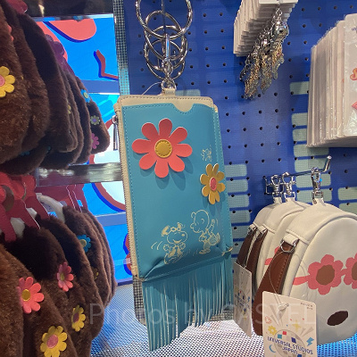 スヌーピーのスマートフォンポーチ