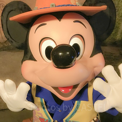 探検家のようなコスチュームがかわいい！