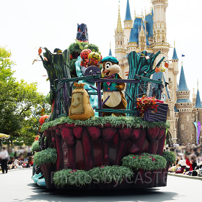 クリッターカントリーをイメージしたフロート