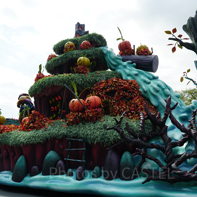 クリッターカントリーをイメージしたフロート