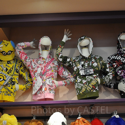 記念日はパーカーでおソロコーデもいいね／USJのディスプレイ