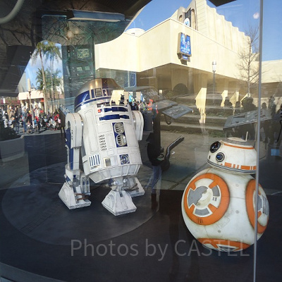 スター・ツアーズの近辺にはマスコットドロイドが展示！