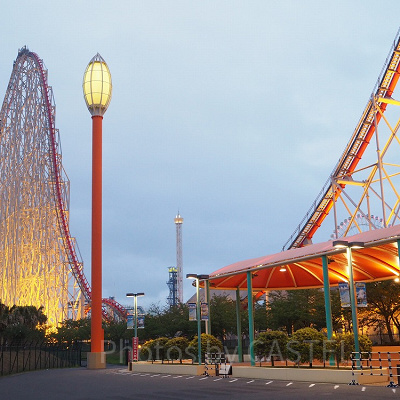 スチールドラゴン近くでは絶叫が聞こえます