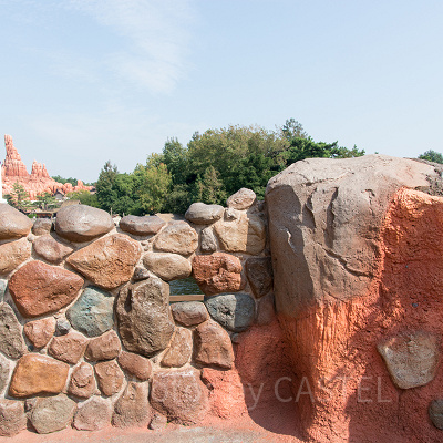 子連れでも嬉しい小窓付きの石垣
