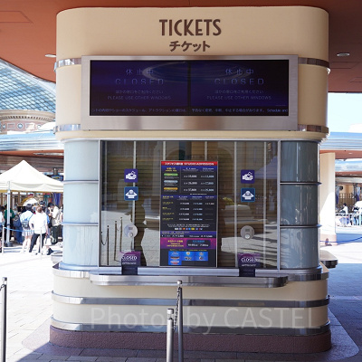 ユニバーサル・スタジオ・ジャパンのチケットブースでチケットを購入するメリット／デメリット