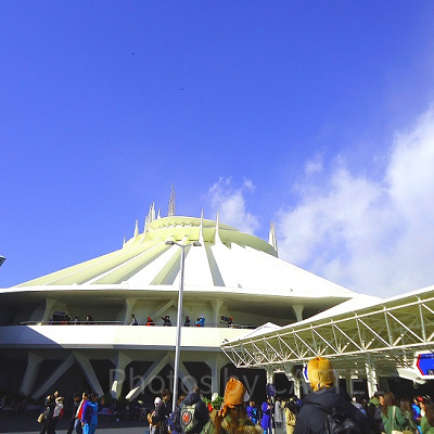 常に大行列のスペース・マウンテン