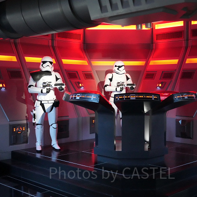 カリフォルニアアナハイムディズニーのアトラクション：スター・ウォーズ：ライズ・オブ・ザ・レジスタンス