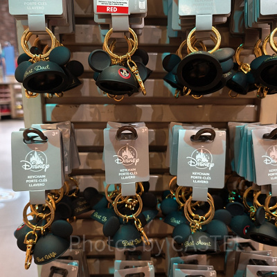 アナハイムディズニーのキーチェーン：イヤーハット型キーチェーン