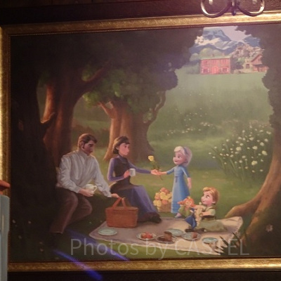 ノルウェー館にあるアナとエルサの絵画
