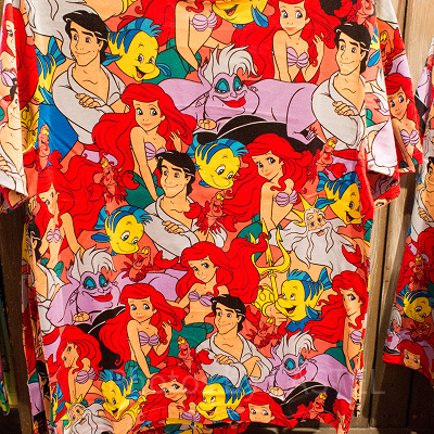 アリエル総柄Tシャツ