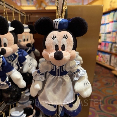 付属のぬいぐるみバッジ（ミニー）