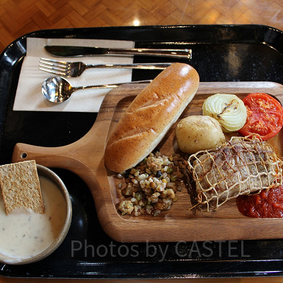 進撃の巨人　調査兵団の食堂　調査兵団プレート（ローストポーク）