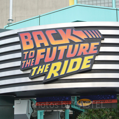 アトラクションの看板