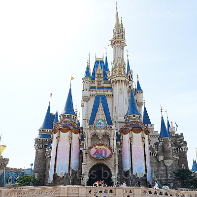 シンデレラ城前でもバンド演奏♪