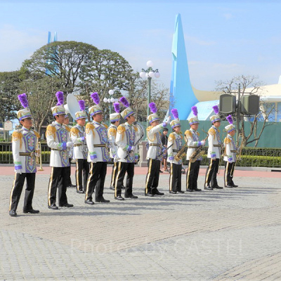 演奏するバンド