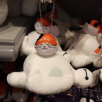 ベイマックスとモチのぬいぐるみバッジ