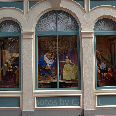 美女と野獣のショーウインドー