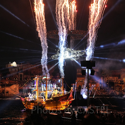 ビリーヴ：フィナーレでは花火が次々と打ち上がります