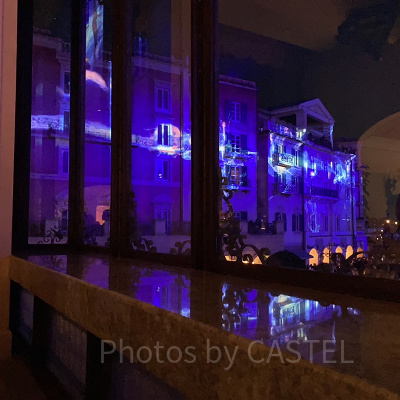 ベッラヴィスタ・ラウンジの窓際席から見たビリーヴ（ミラコスタ左側の壁面）