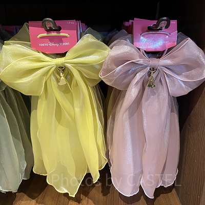 ベルのヘアゴム（写真左）