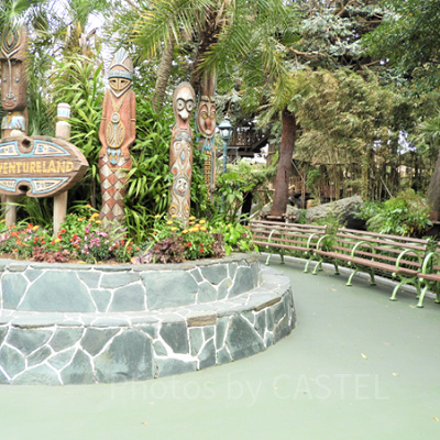 アドベンチャーランド入り口付近のベンチ