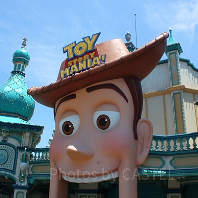 大きなウッディの顔が目印