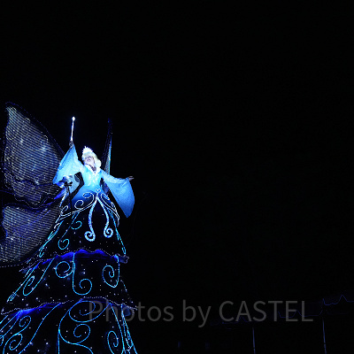 パレードを先導するブルーフェアリー